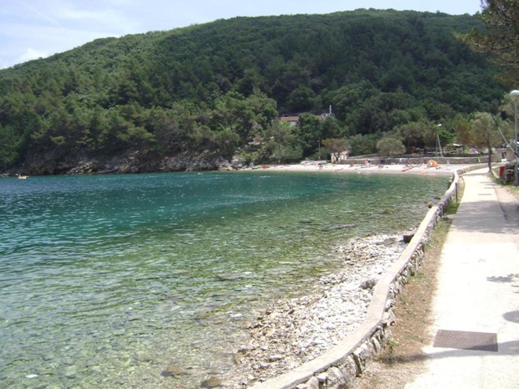 Apartments And Rooms Roberto B. Valun Εξωτερικό φωτογραφία