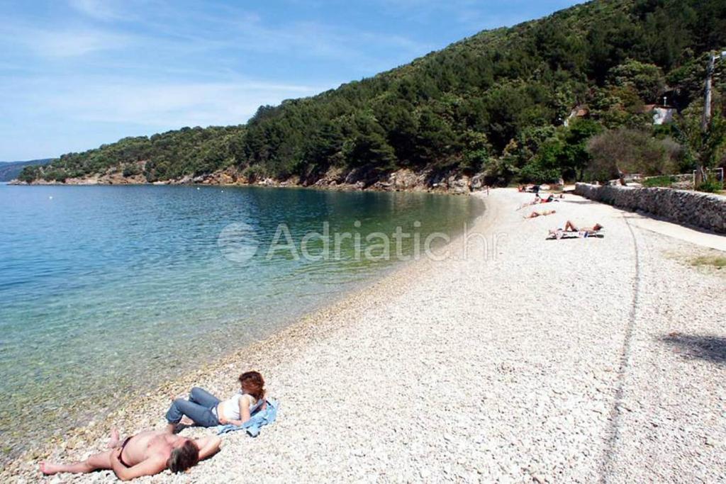 Apartments And Rooms Roberto B. Valun Εξωτερικό φωτογραφία
