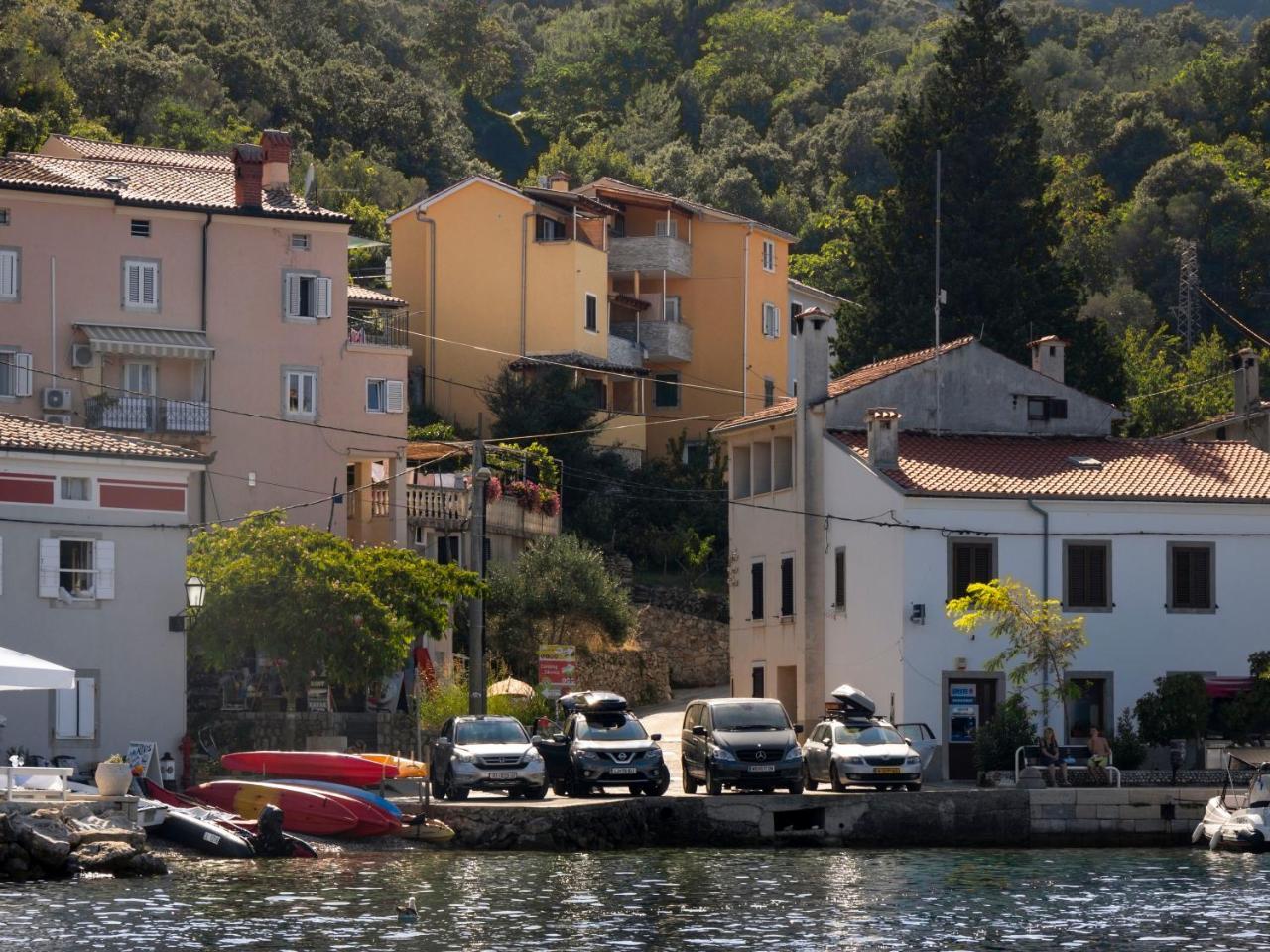 Apartments And Rooms Roberto B. Valun Εξωτερικό φωτογραφία