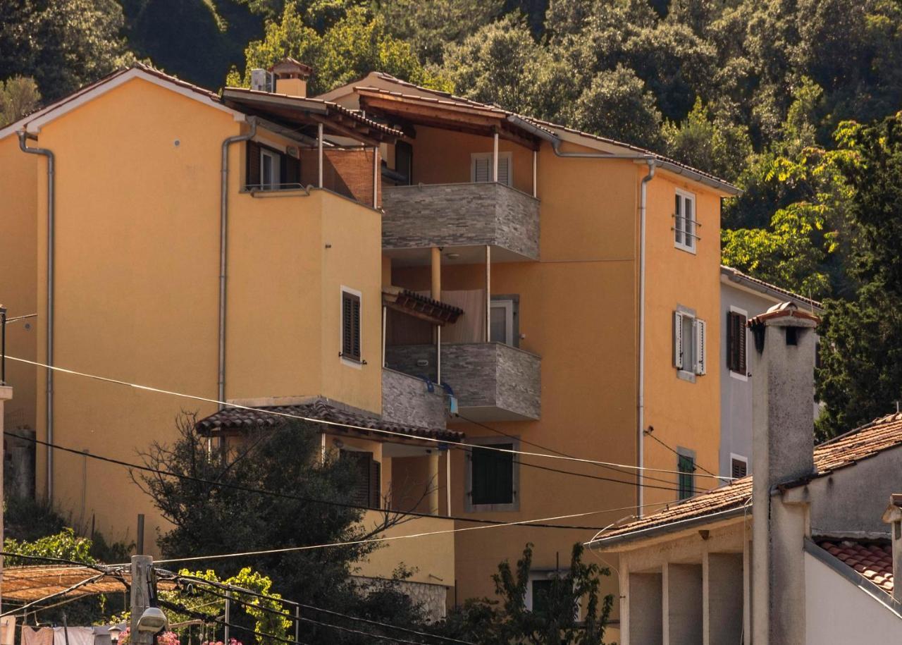 Apartments And Rooms Roberto B. Valun Εξωτερικό φωτογραφία