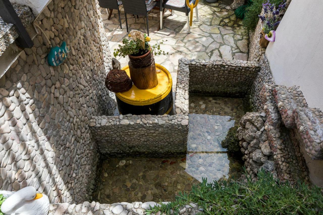 Apartments And Rooms Roberto B. Valun Εξωτερικό φωτογραφία