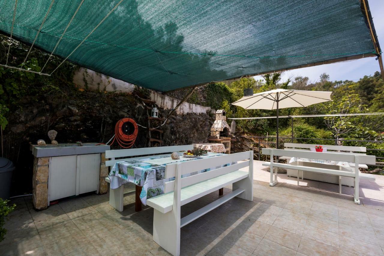 Apartments And Rooms Roberto B. Valun Εξωτερικό φωτογραφία