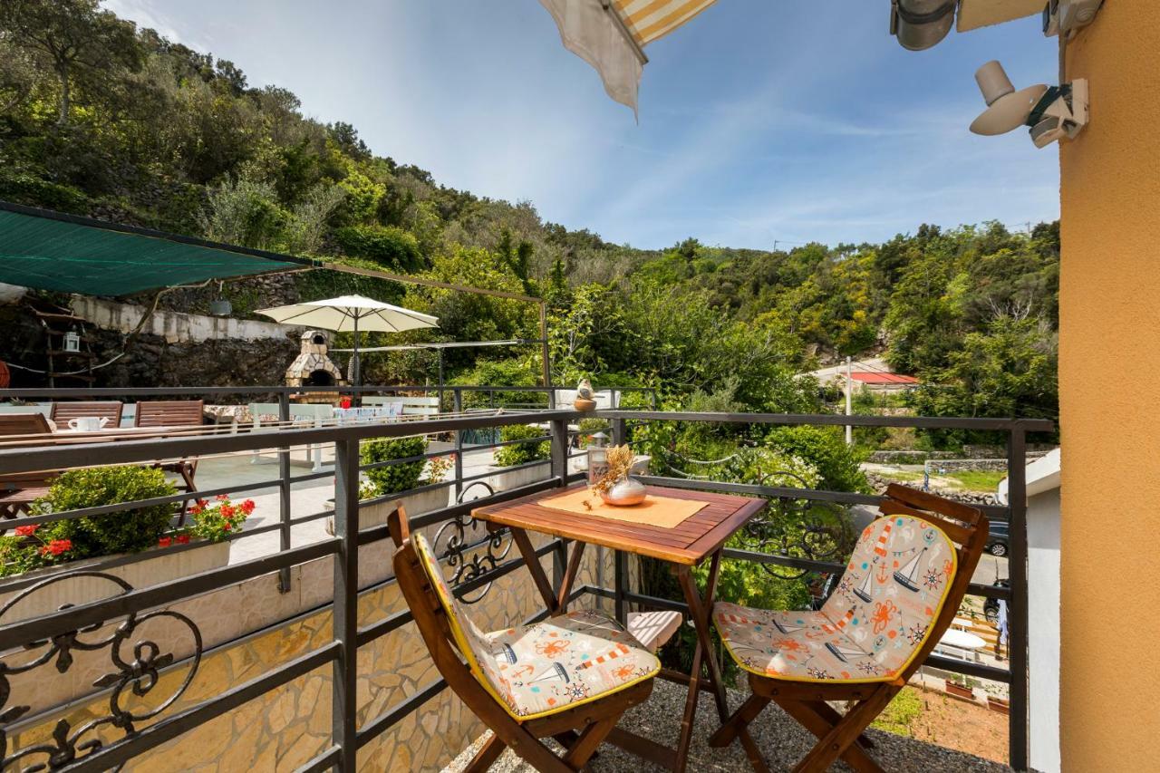 Apartments And Rooms Roberto B. Valun Εξωτερικό φωτογραφία
