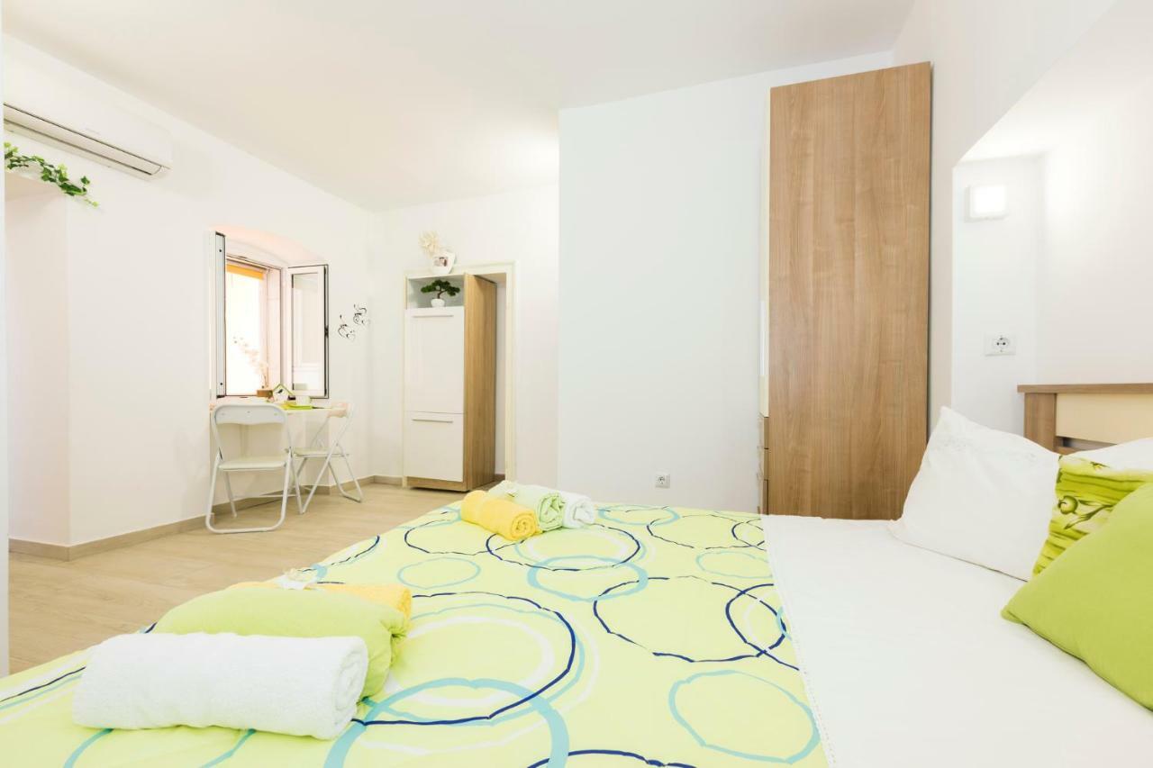 Apartments And Rooms Roberto B. Valun Εξωτερικό φωτογραφία