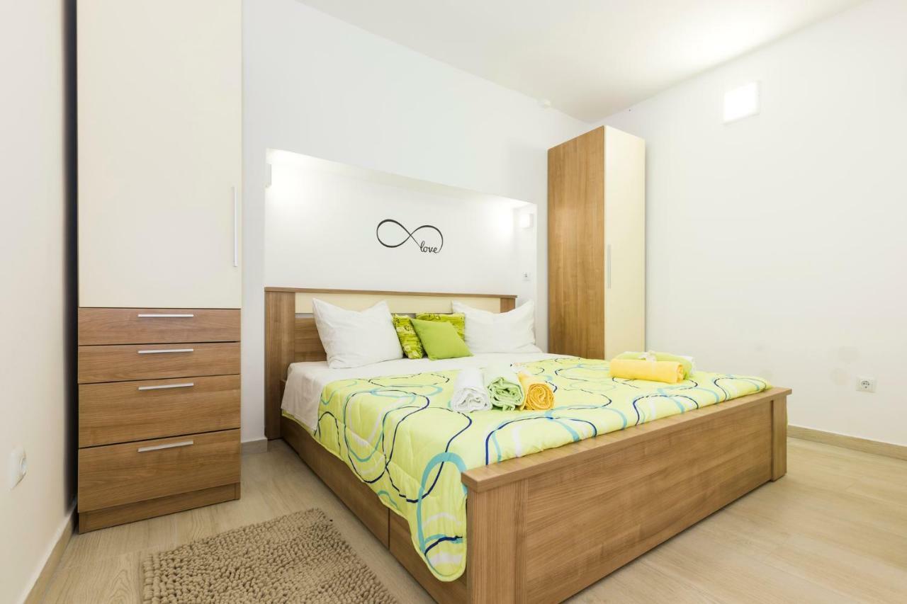 Apartments And Rooms Roberto B. Valun Εξωτερικό φωτογραφία