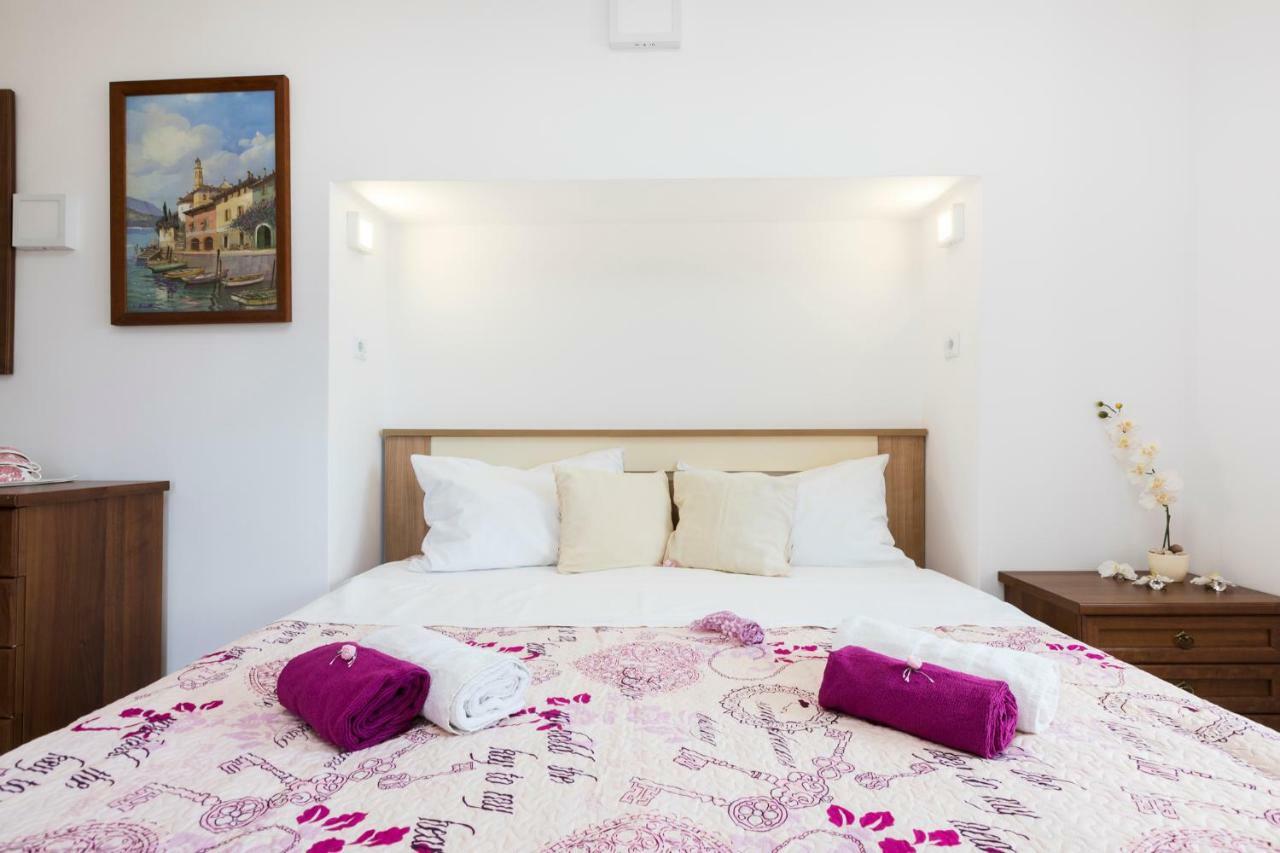 Apartments And Rooms Roberto B. Valun Εξωτερικό φωτογραφία