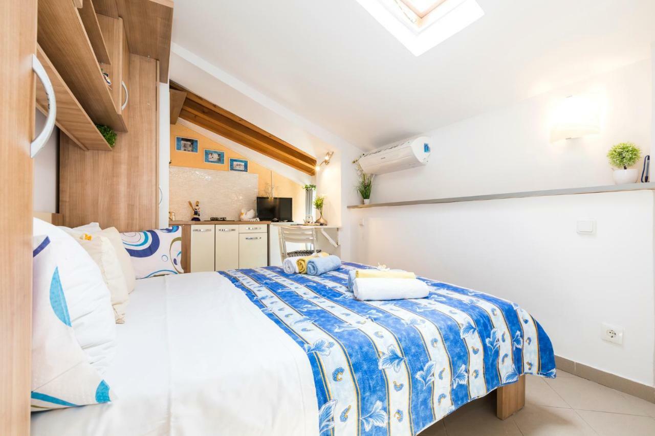 Apartments And Rooms Roberto B. Valun Εξωτερικό φωτογραφία