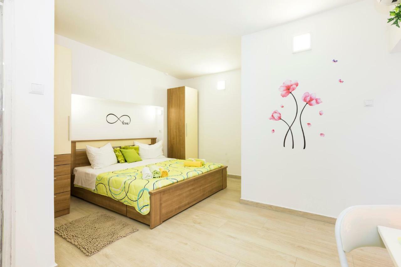 Apartments And Rooms Roberto B. Valun Εξωτερικό φωτογραφία