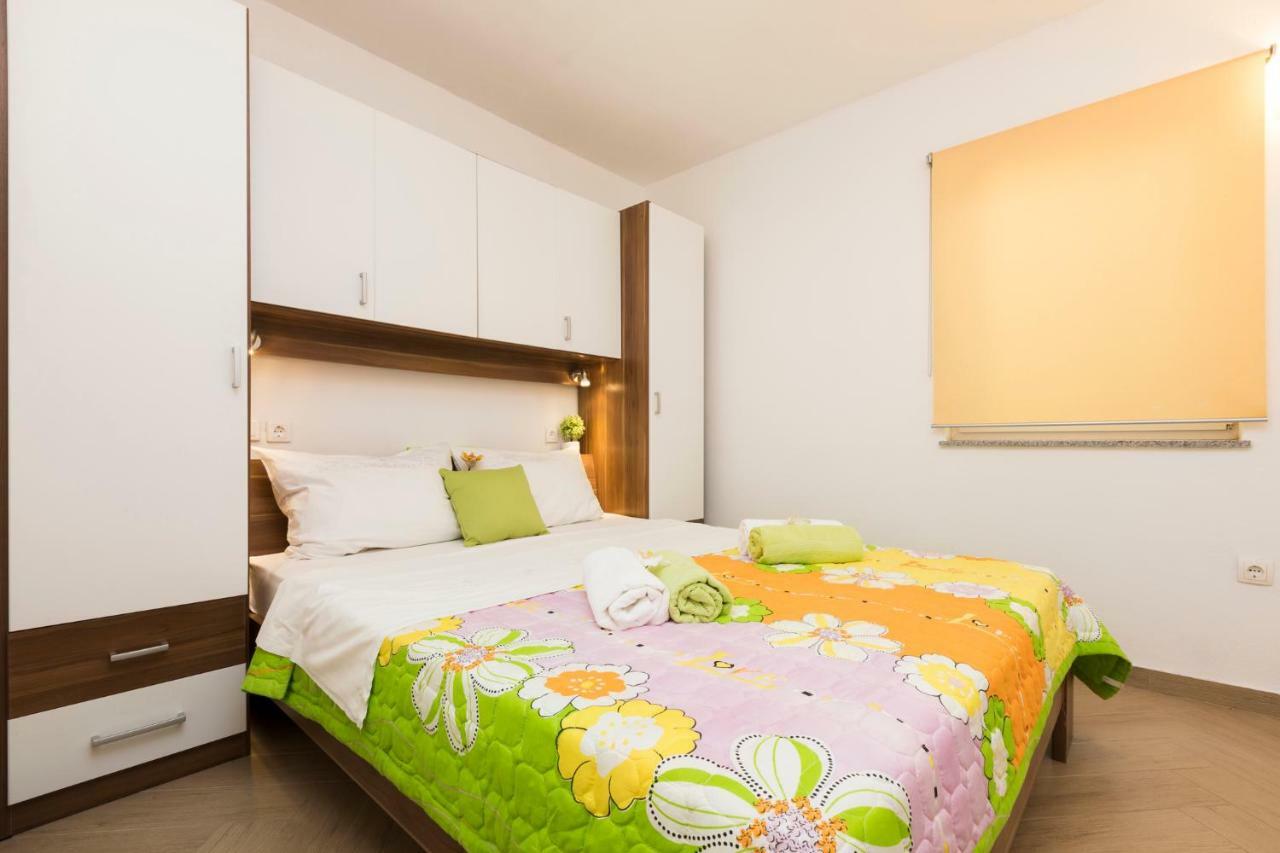 Apartments And Rooms Roberto B. Valun Εξωτερικό φωτογραφία