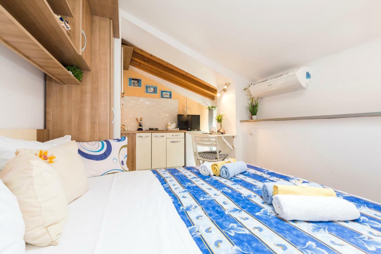 Apartments And Rooms Roberto B. Valun Εξωτερικό φωτογραφία