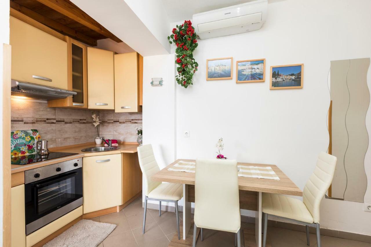 Apartments And Rooms Roberto B. Valun Εξωτερικό φωτογραφία