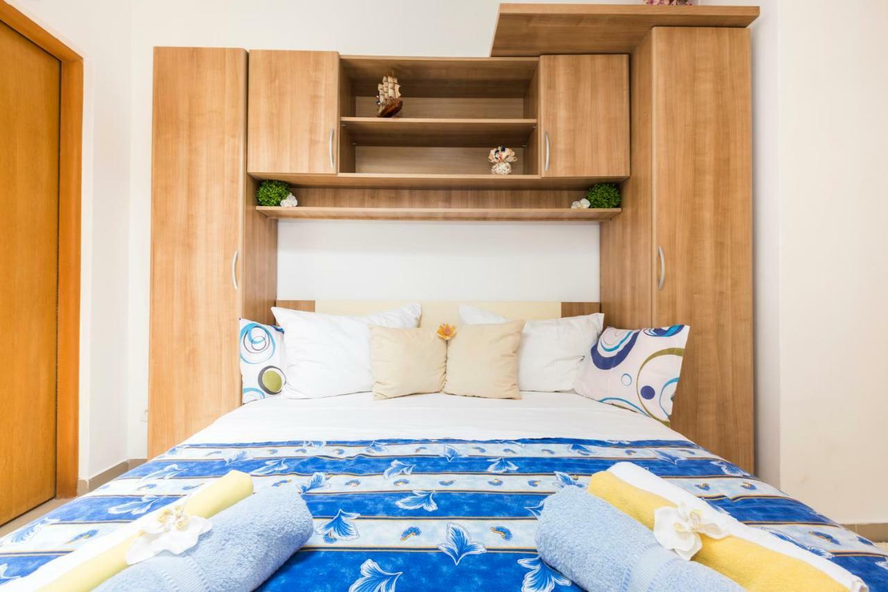Apartments And Rooms Roberto B. Valun Εξωτερικό φωτογραφία